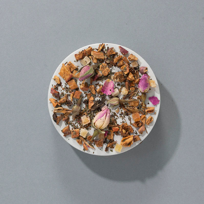 Sweet, crisp, and refreshing with juicy apple, cool mint, and a hint of floral rose.